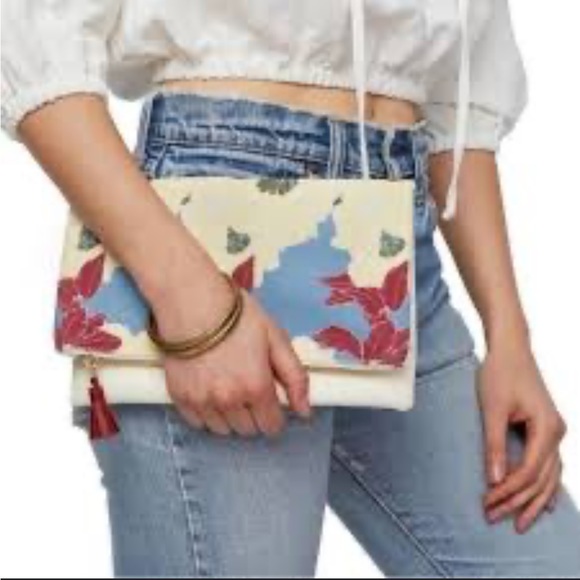 Rachel Pallet Vegan Foldover Clutch. Floral print. - Picture 2 of 7